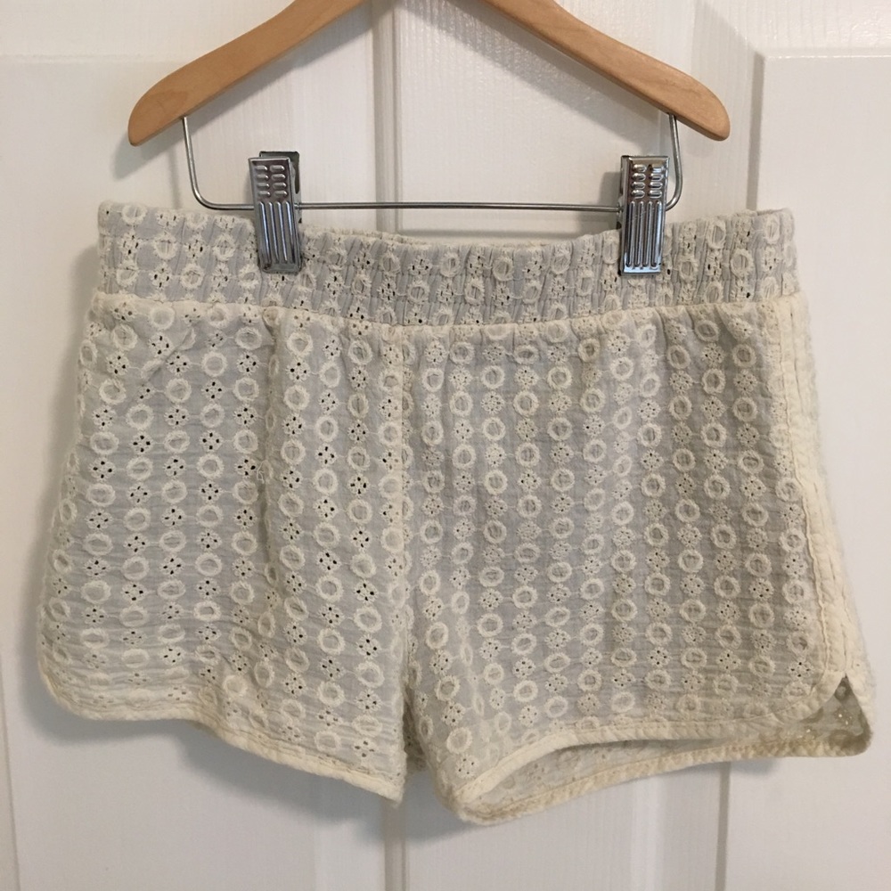 Lapis Girl lace shorts with pocket and navy liner